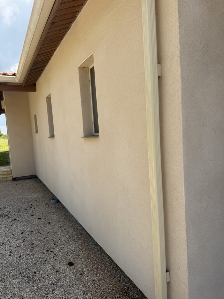 Nettoyage & démoussage façade et traitement hydrofuge à eoux (31)